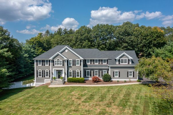 Exterior, Facade, Farmhouse
