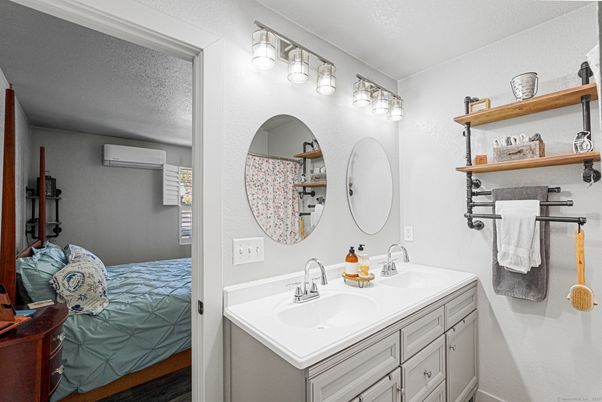 Bathroom, Bedroom, Dual Sink Vanities, Interior