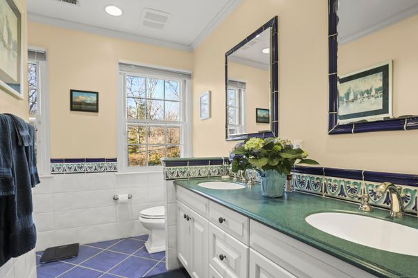 Bathroom, Dual Sink Vanities, Interior, Recessed Lighting
