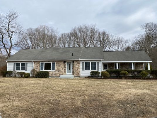 Exterior, Facade, Ranch