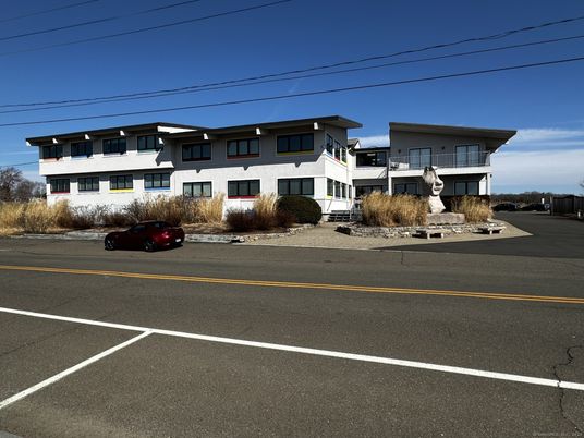Exterior, Facade, Modern