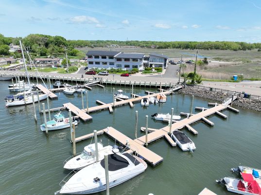 Exterior, Lake