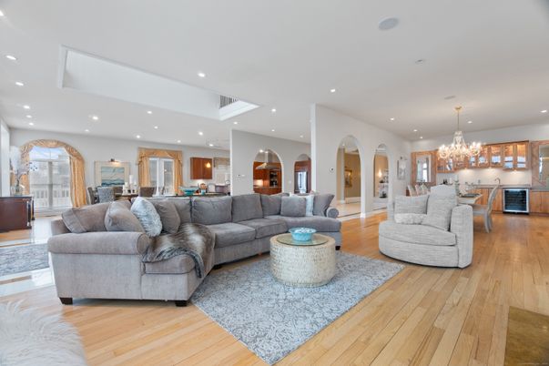 Chandelier, Dining room, Interior, Kitchen, Living room, Recessed Lighting, Wood Texture Flooring