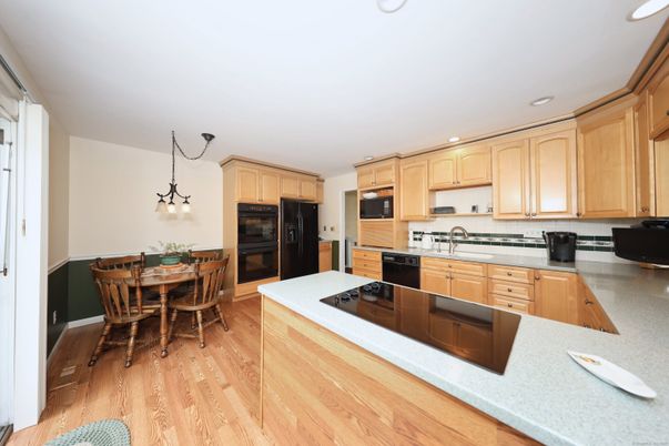 Dining room, Interior, Kitchen, Pendant Lights, Recessed Lighting, Wood Texture Flooring