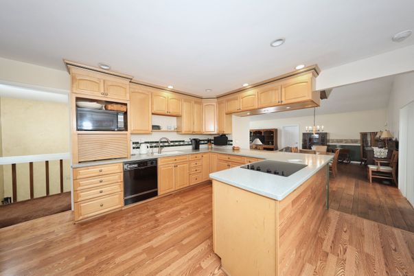 Dining room, Interior, Kitchen, Pendant Lights, Recessed Lighting, Wood Texture Flooring