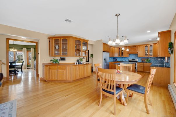 Chandelier, Dining room, Interior, Kitchen, Pendant Lights, Recessed Lighting, Wood Texture Flooring