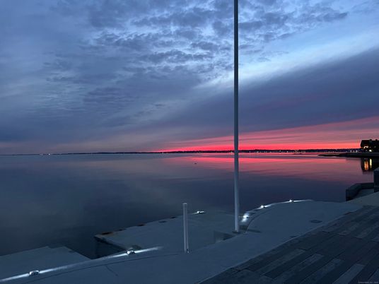 Exterior, Lake