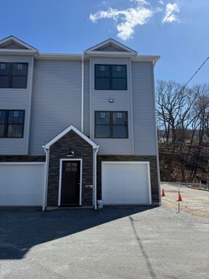 Attached, Exterior, Facade, Rowhouse