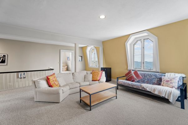 Bedroom, Interior, Living room, Recessed Lighting, Water