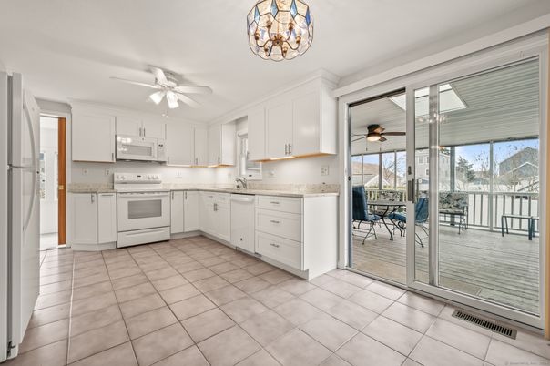 Chandelier, Dining room, Interior, Kitchen