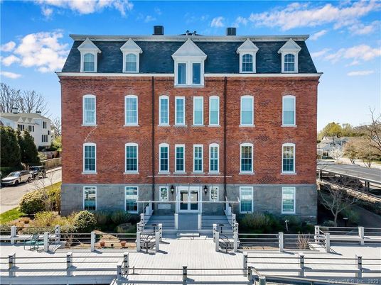 Exterior, Facade, Brick Facade, Rowhouse
