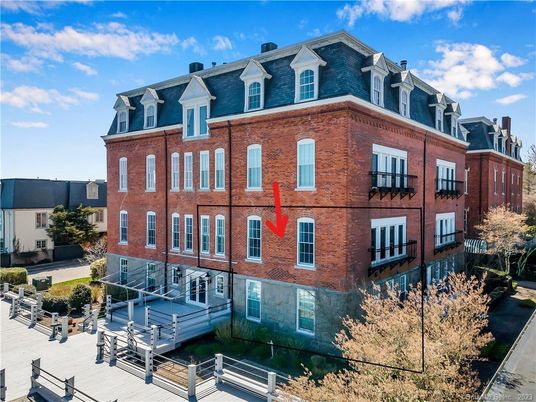 Exterior, Facade, Brick Facade, Rowhouse