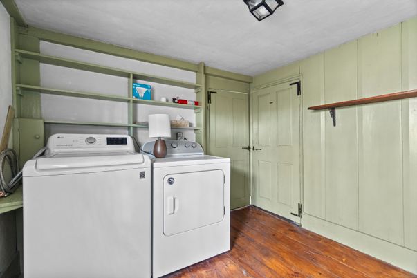 Interior, Utility Closets, Washer, Wood Texture Flooring
