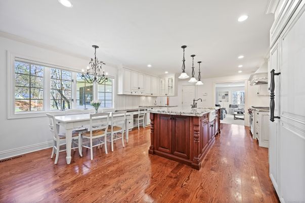 Chandelier, Dining room, Interior, Kitchen, Pendant Lights, Recessed Lighting, Wood Texture Flooring
