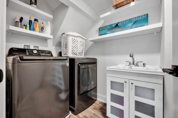 Interior, Washer, Wood Texture Flooring