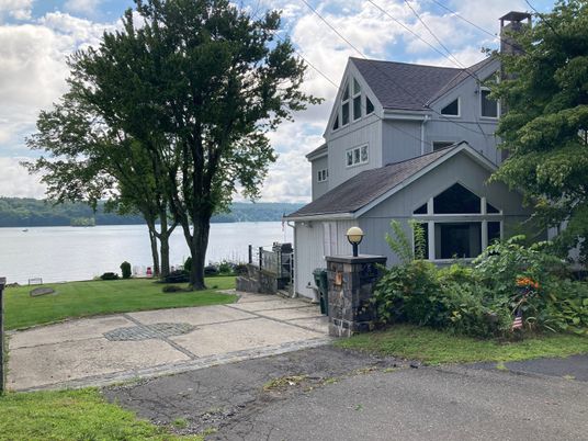 Exterior, Lake