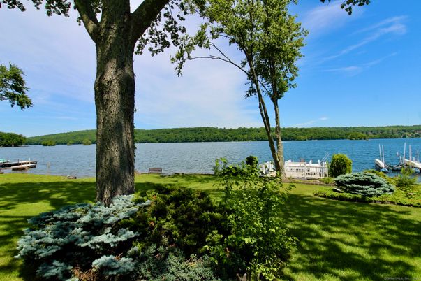 Exterior, Lake