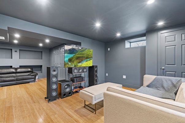 Interior, Recessed Lighting, Wood Texture Flooring
