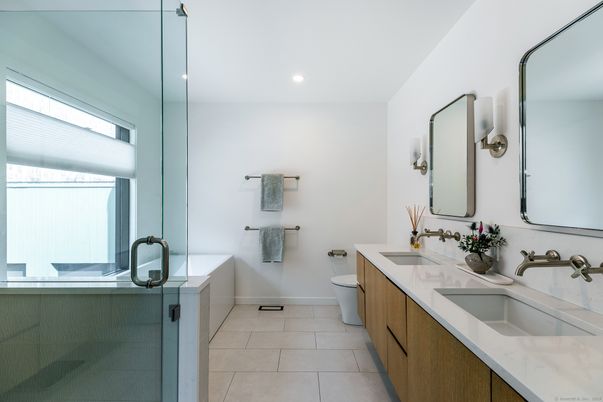 Bathroom, Dual Sink Vanities, Interior, Recessed Lighting