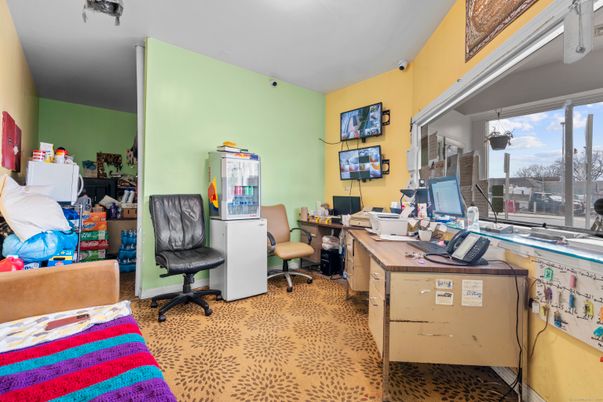 Home Office, Interior