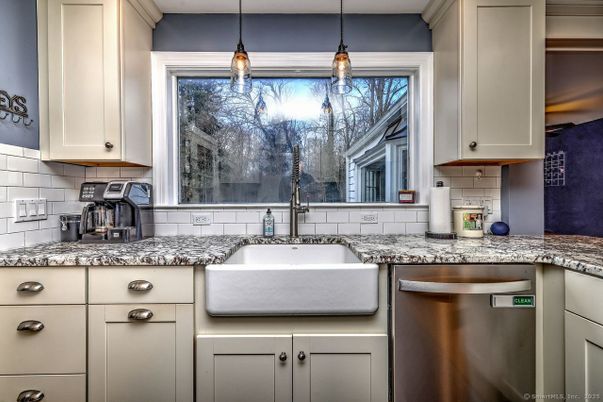 Interior, Kitchen, Pendant Lights, Stainless Steel Appliances