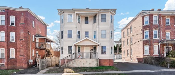 Exterior, Facade, Brick Facade, Rowhouse