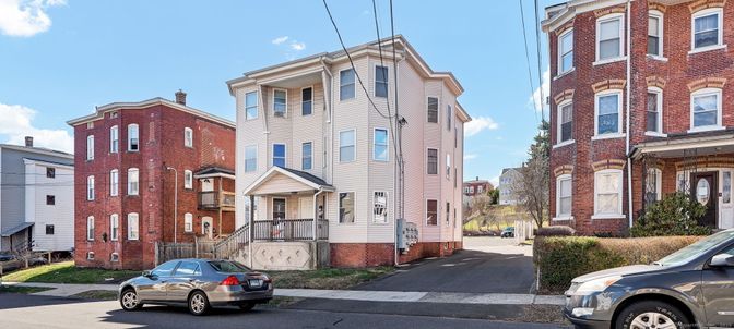 Exterior, Facade, Brick Facade, Rowhouse