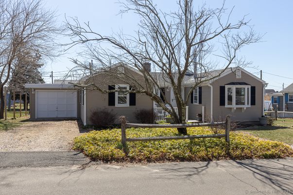 Attached, Exterior, Facade, Cape Cod
