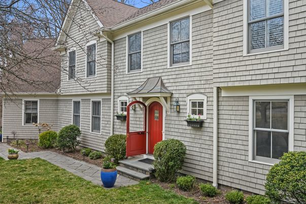 Exterior, Facade, Rowhouse