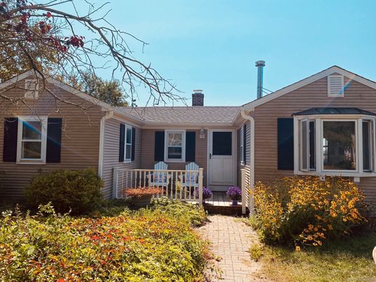 Exterior, Facade, Cape Cod