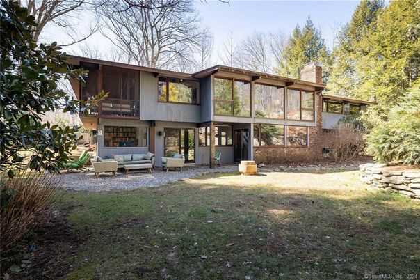 Backyard, Exterior, Facade, Modern