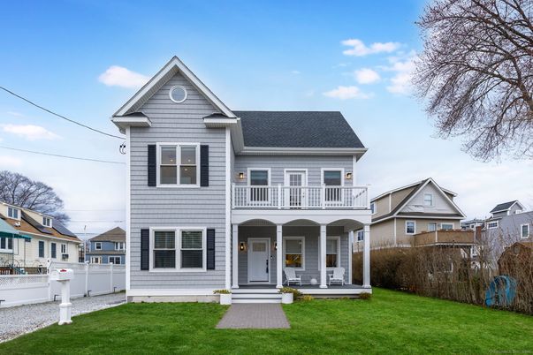 Exterior, Facade, Queen Anne Victorian