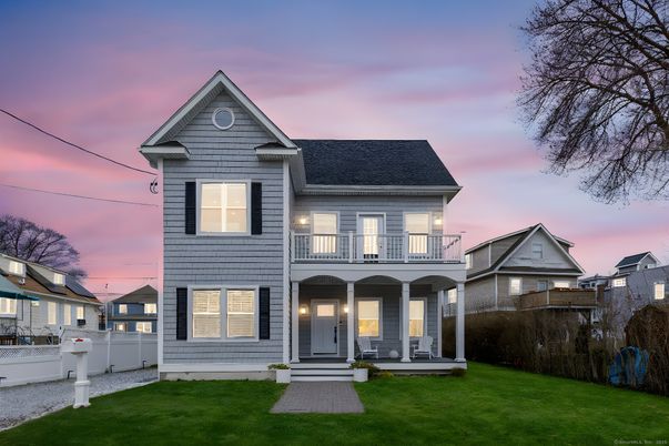 Exterior, Facade, Queen Anne Victorian