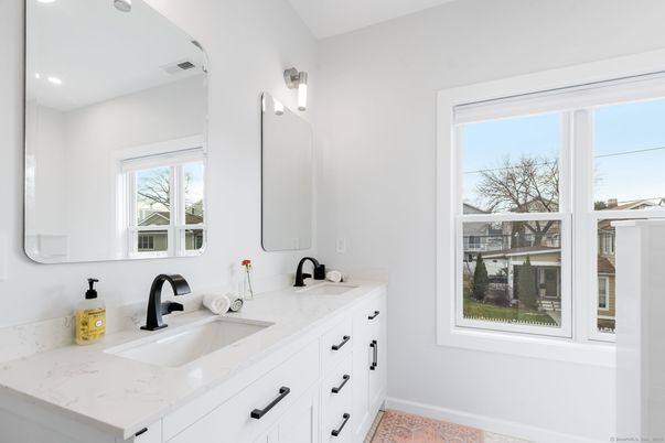 Bathroom, Dual Sink Vanities, Interior, Recessed Lighting