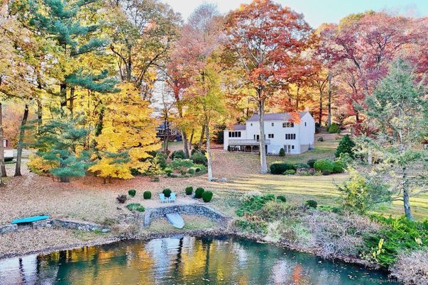 Exterior, Lake
