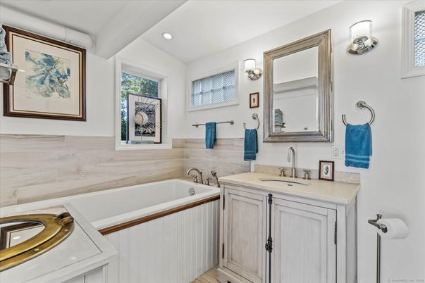 Bathroom, Interior, Recessed Lighting