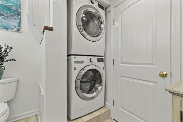 Interior, Utility Closets, Washer, Wood Texture Flooring
