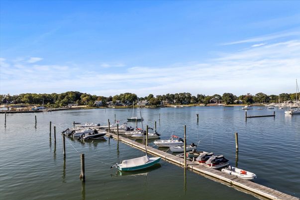 Exterior, Lake