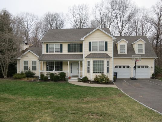 Attached, Exterior, Facade, Farmhouse