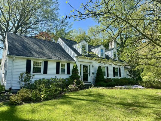 Exterior, Facade, Cape Cod