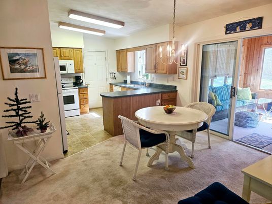 Chandelier, Dining room, Interior, Kitchen