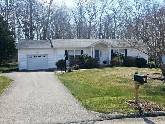 Attached, Exterior, Facade, Ranch