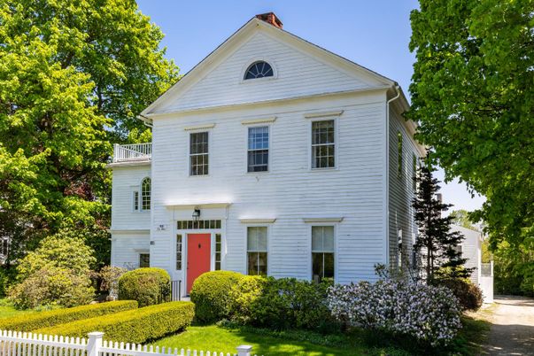 Exterior, Facade, Georgian