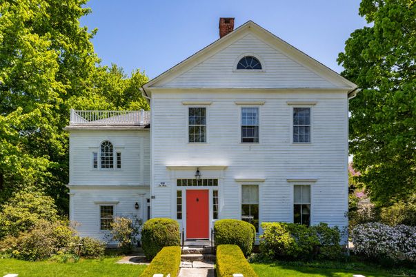 Exterior, Facade, Farmhouse