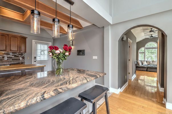Interior, Pendant Lights, Wood Texture Flooring