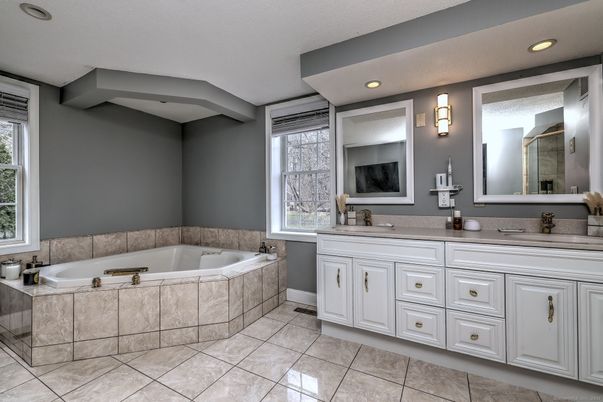 Bathroom, Dual Sink Vanities, Interior, Recessed Lighting