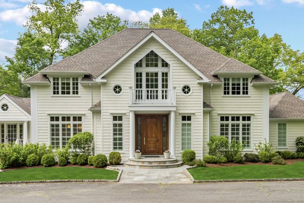 Exterior, Facade, Farmhouse
