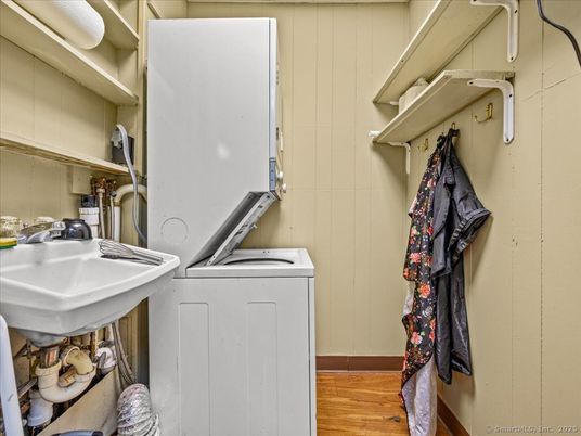 Interior, Washer, Wood Texture Flooring