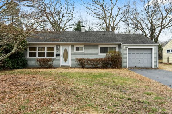 Attached, Exterior, Facade, Cape Cod