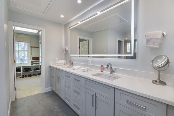 Bathroom, Dual Sink Vanities, Interior, Recessed Lighting